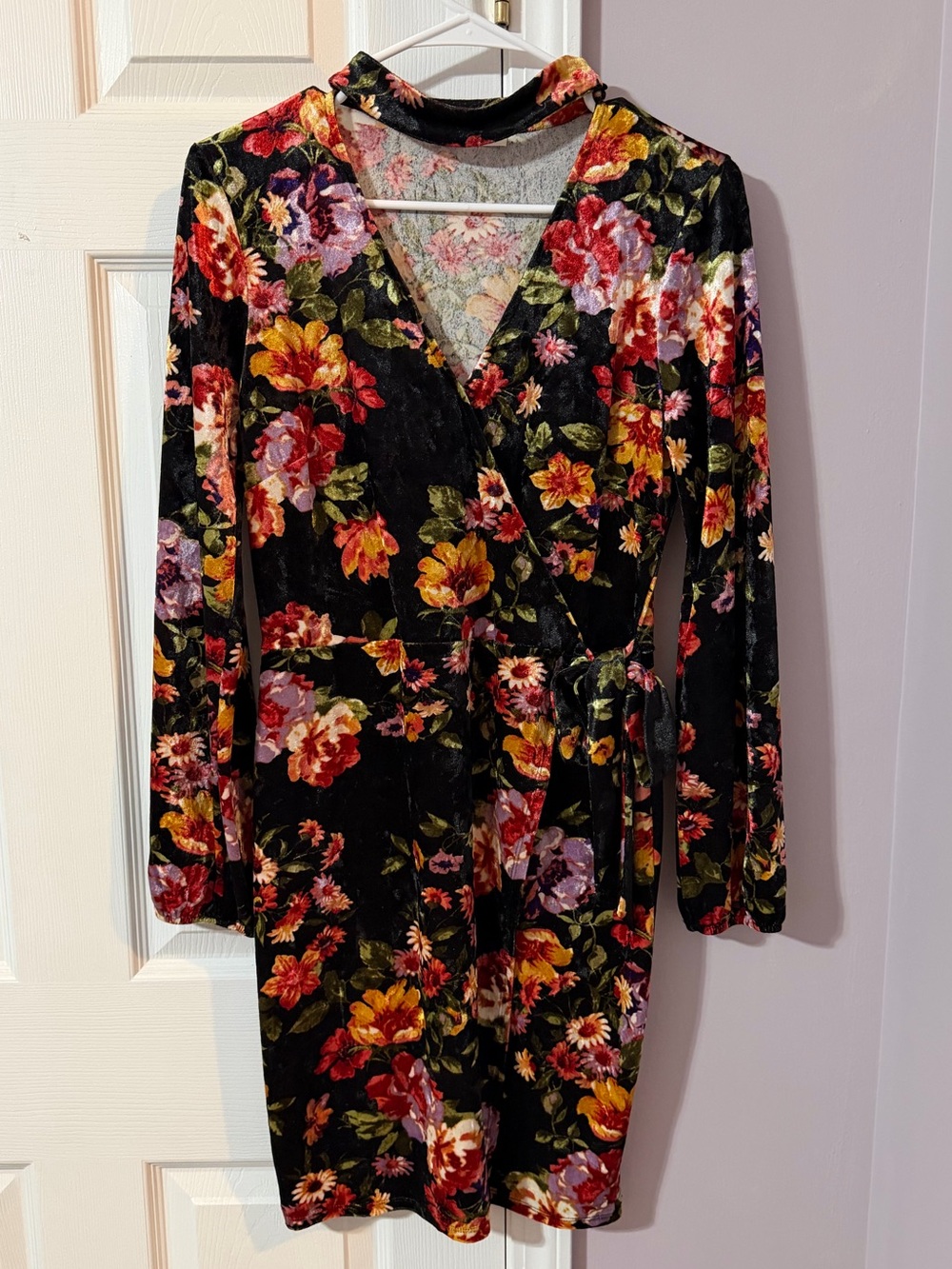 ANDREE BY UNIT Black Floral Velvet Wrap Dress